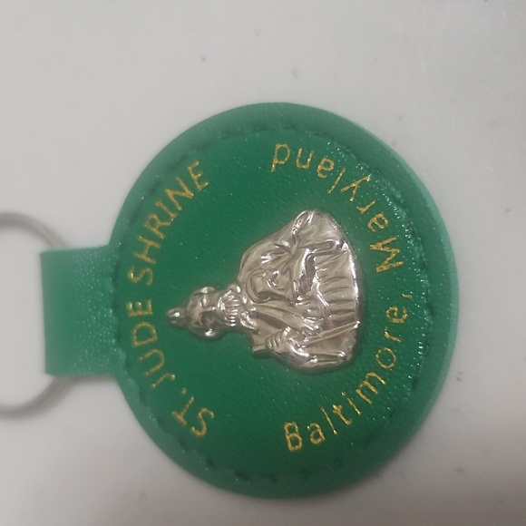 Green Key Holder Set Of 2 ST JUDES - Picture 3 of 5